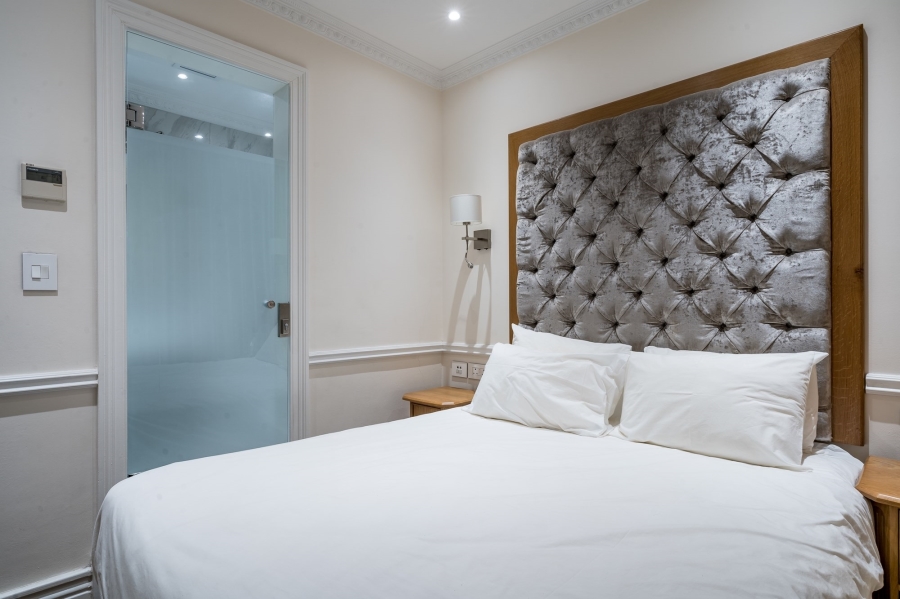 2 Bedroom Property for Sale in Sea Point Western Cape